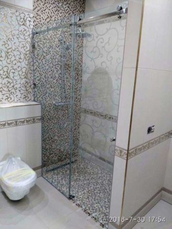 Стеклянные душевые кабины с раздвижными дверьми