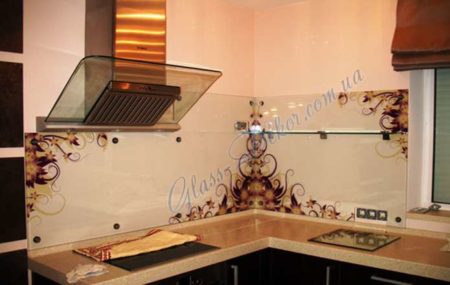 Кухонные фартуки из стекла
